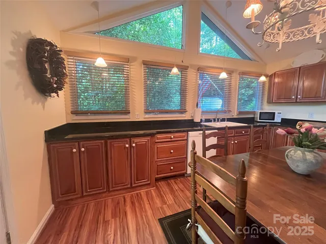 $649,000 | 126 Sleeping Bear Ln Lake, Lake Lure, NC 28746