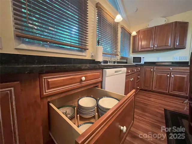 $649,000 | 126 Sleeping Bear Ln Lake, Lake Lure, NC 28746