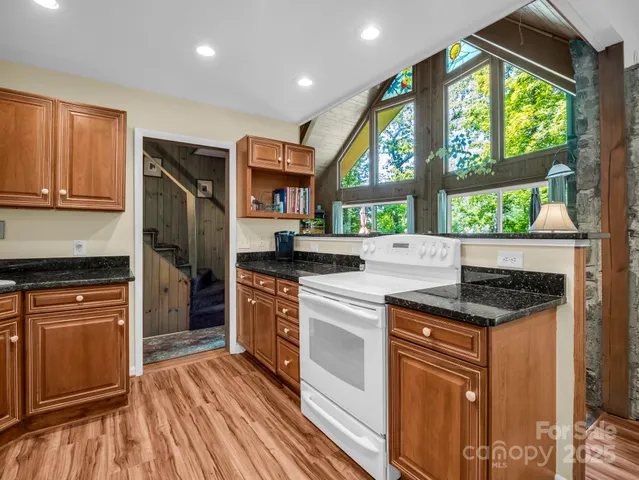 $649,000 | 126 Sleeping Bear Ln Lake, Lake Lure, NC 28746