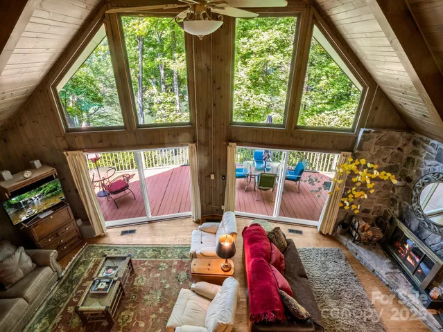 $649,000 | 126 Sleeping Bear Ln Lake, Lake Lure, NC 28746