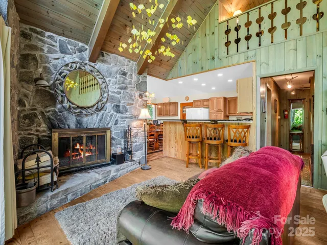 $649,000 | 126 Sleeping Bear Ln Lake, Lake Lure, NC 28746