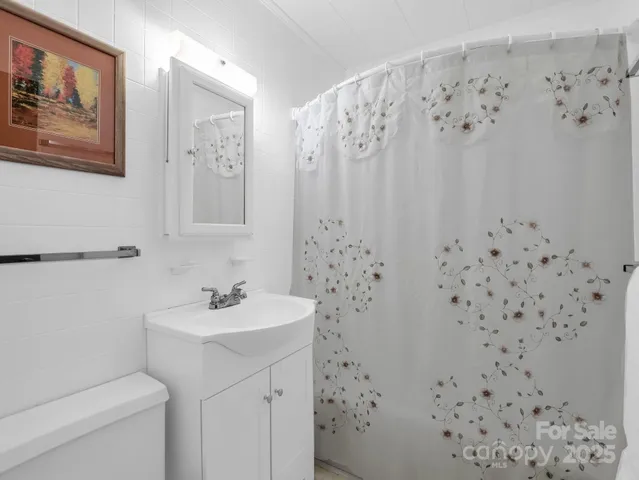 $649,000 | 126 Sleeping Bear Ln Lake, Lake Lure, NC 28746