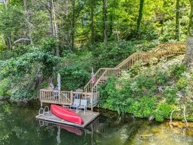 $649,000 | 126 Sleeping Bear Ln Lake, Lake Lure, NC 28746