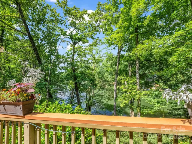$649,000 | 126 Sleeping Bear Ln Lake, Lake Lure, NC 28746