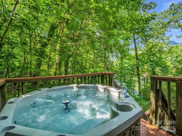 $649,000 | 126 Sleeping Bear Ln Lake, Lake Lure, NC 28746