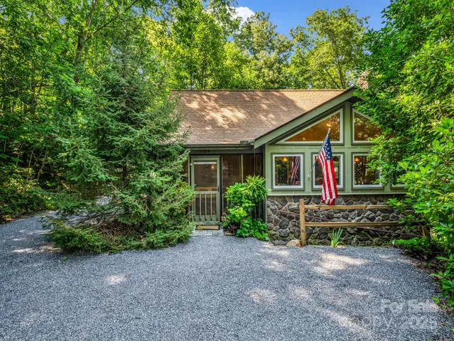 $649,000 | 126 Sleeping Bear Ln Lake, Lake Lure, NC 28746