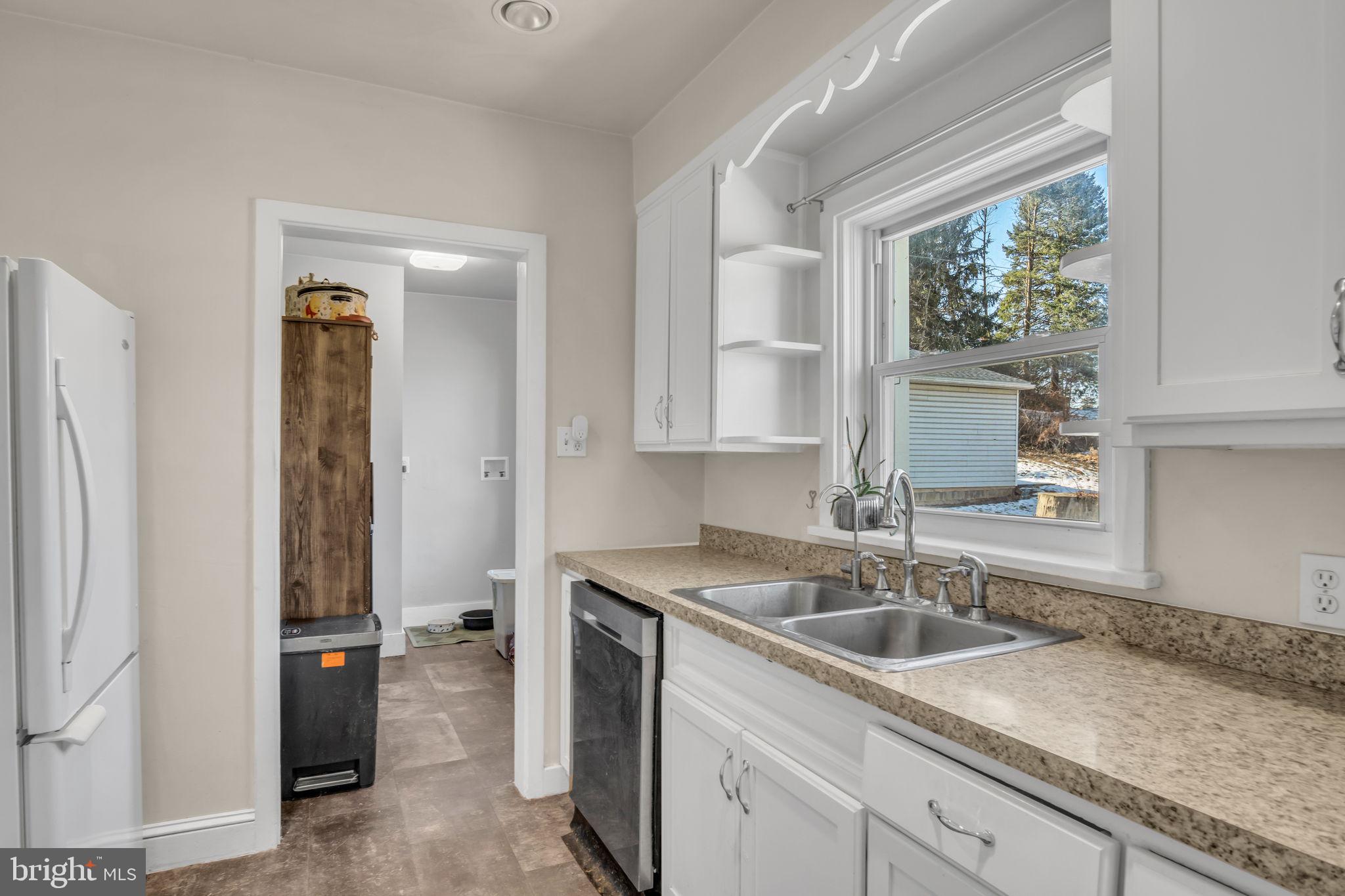 451 Lewisberry Road New Cumberland, PA 17070 - Photo 4 of 27