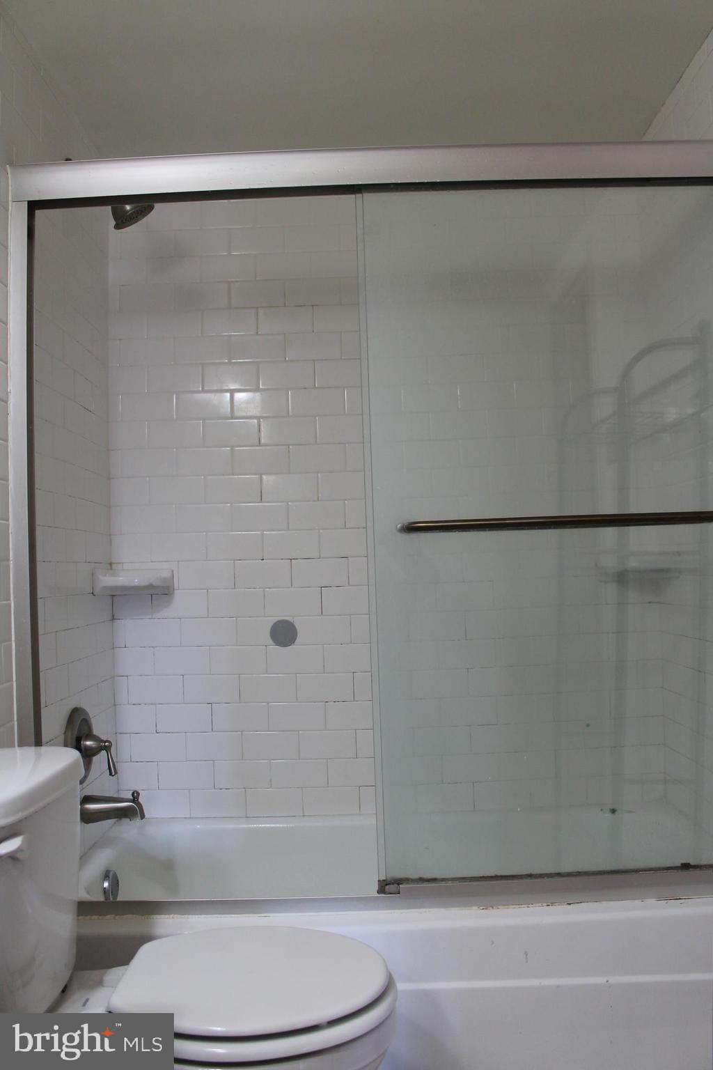 112 Cross Keys Road, Unit R112E Baltimore, MD 21210 - Photo 9 of 19 Bathroom