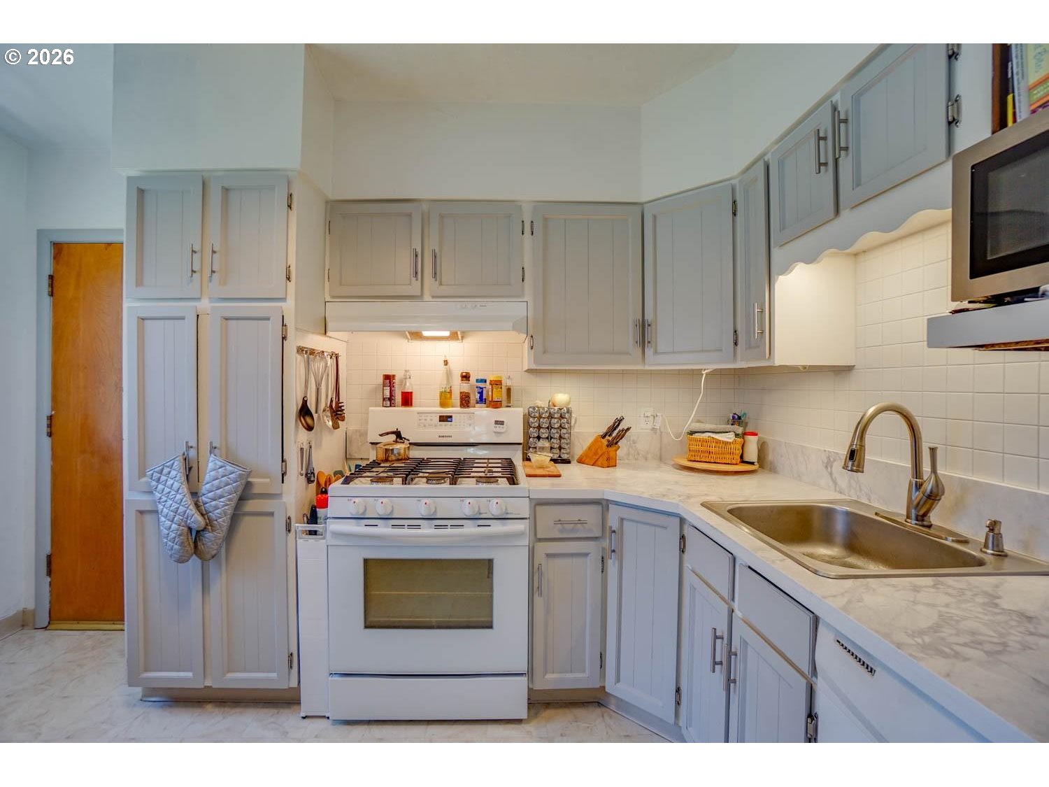 13639 Southeast Clay Street Portland, OR 97233 - Photo 13 of 36