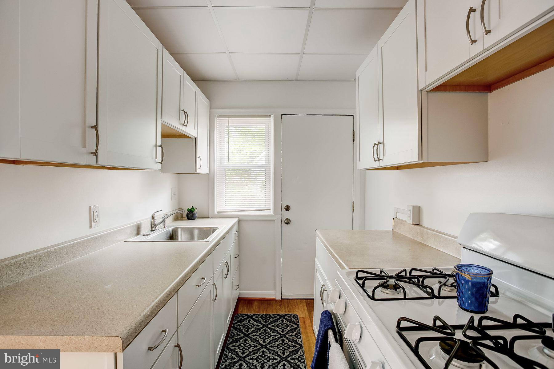 212 Grove Park Road Baltimore, MD 21225 - Photo 11 of 30 KITCHEN