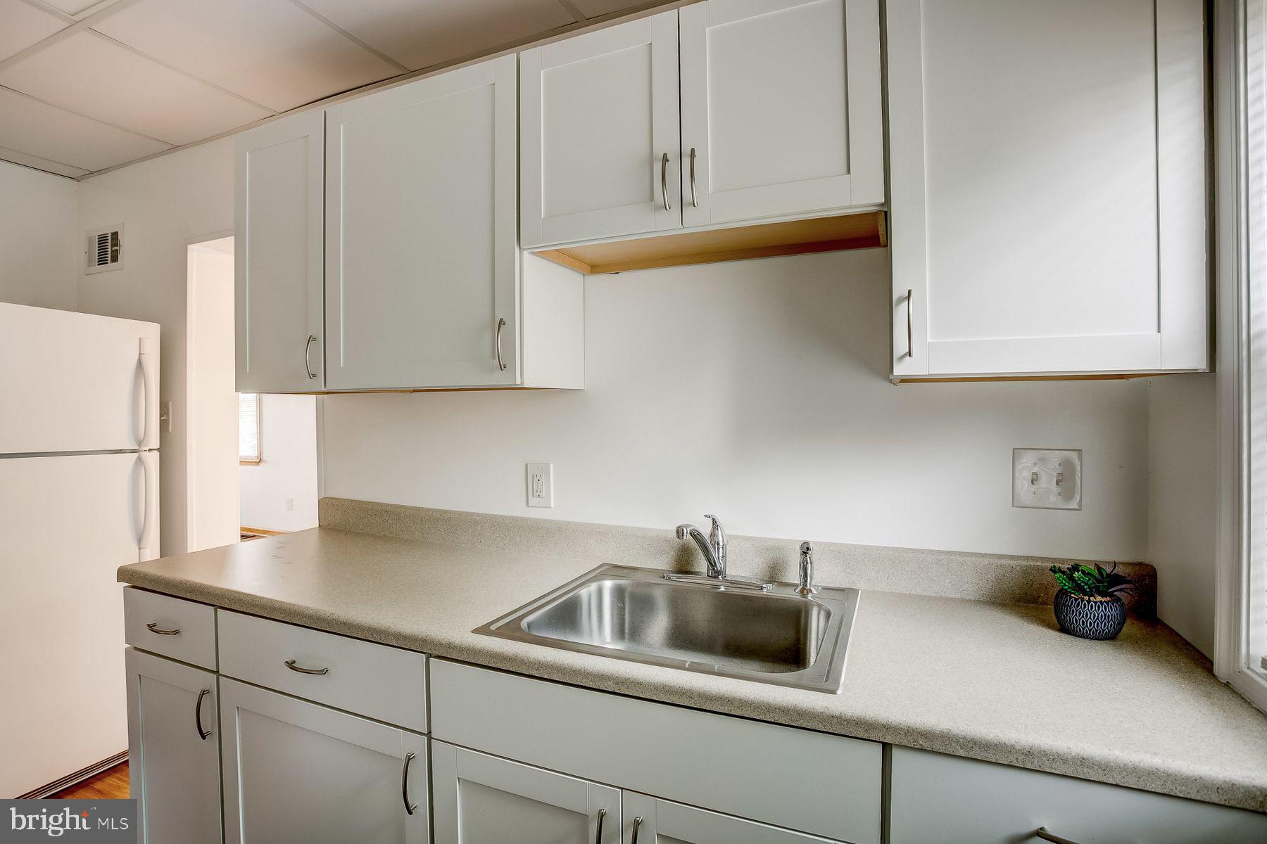 212 Grove Park Road Baltimore, MD 21225 - Photo 12 of 30 KITCHEN