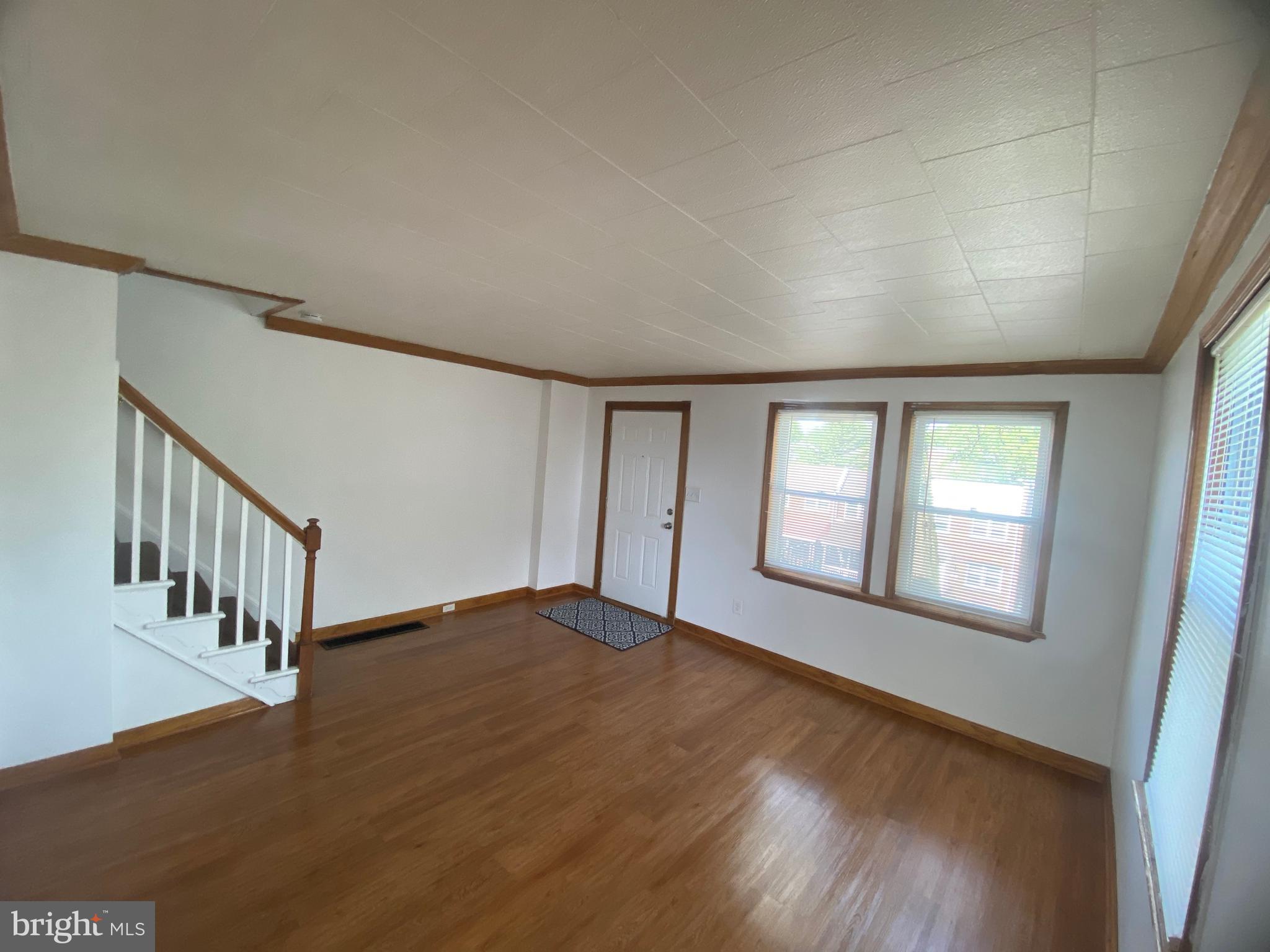 212 Grove Park Road Baltimore, MD 21225 - Photo 4 of 30 LIVING ROOM