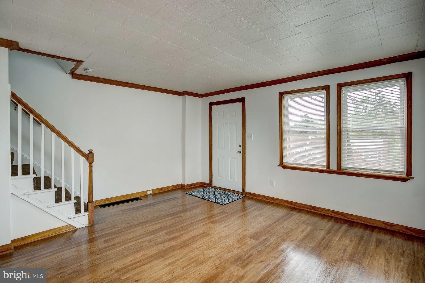 212 Grove Park Road Baltimore, MD 21225 - Photo 5 of 30 LIVING ROOM