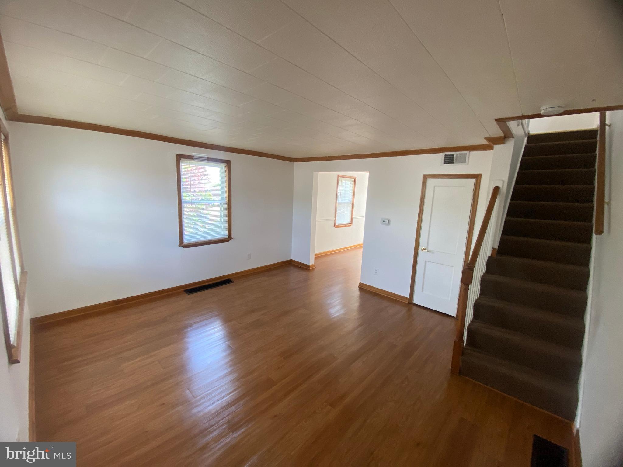 212 Grove Park Road Baltimore, MD 21225 - Photo 6 of 30 LIVING ROOM