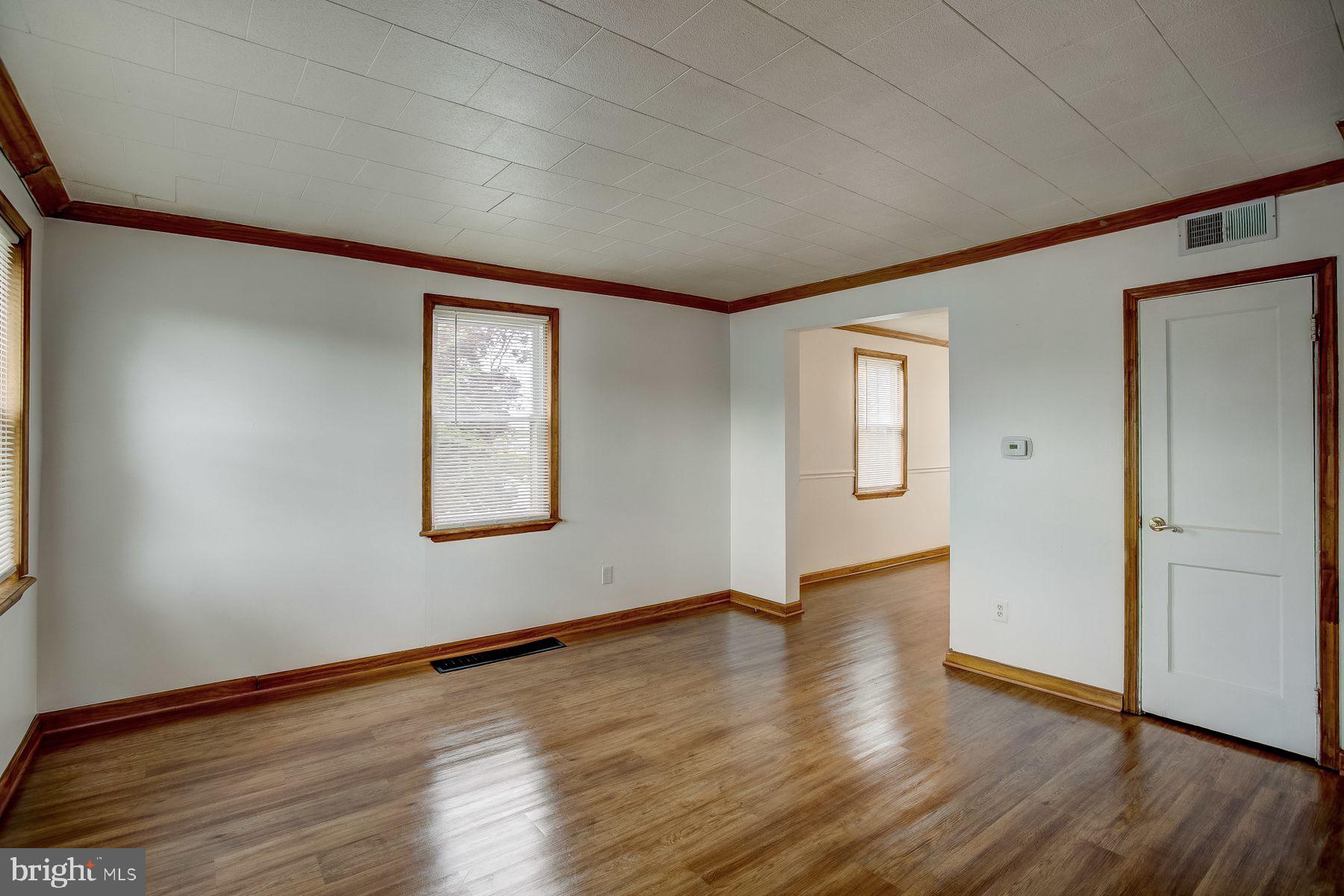 212 Grove Park Road Baltimore, MD 21225 - Photo 7 of 30 LIVING ROOM