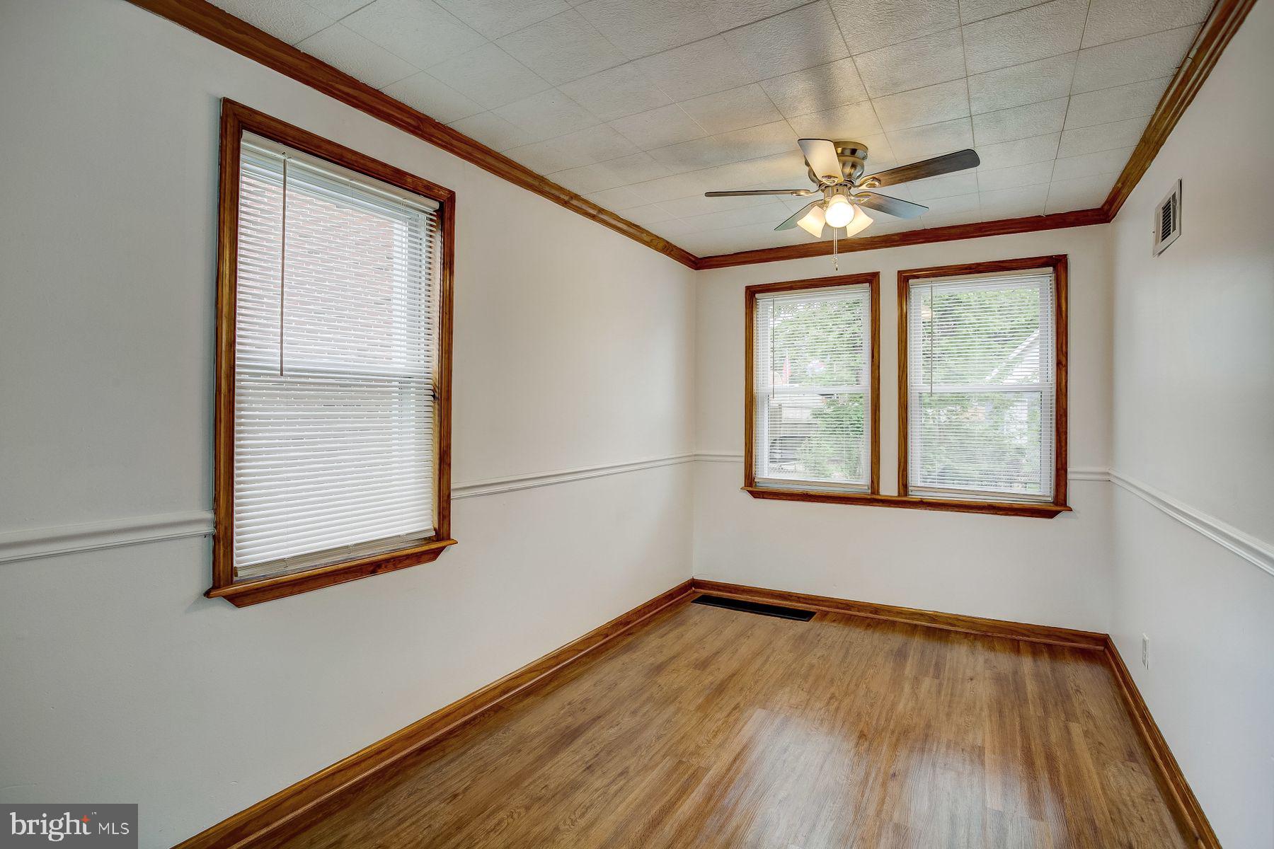 212 Grove Park Road Baltimore, MD 21225 - Photo 8 of 30 DINNING ROOM