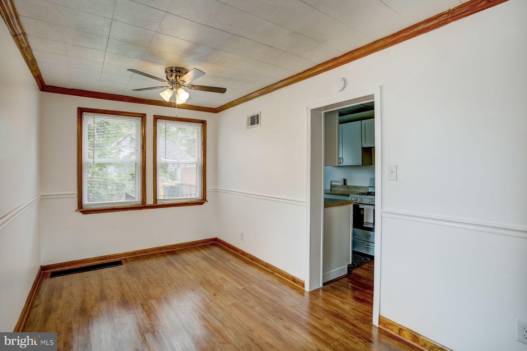 212 Grove Park Road Baltimore, MD 21225 - Photo 9 of 30 DINNING ROOM