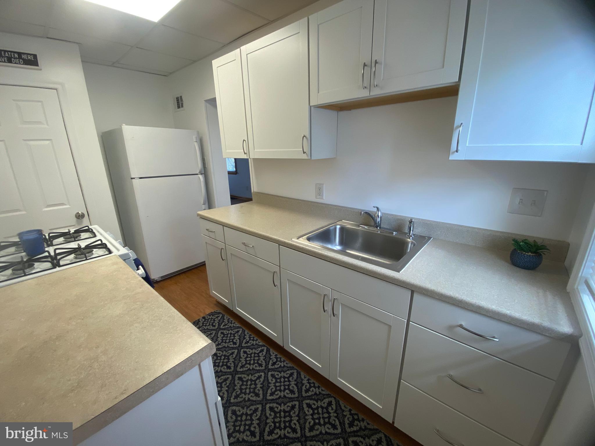 212 Grove Park Road Baltimore, MD 21225 - Photo 10 of 30 KITCHEN