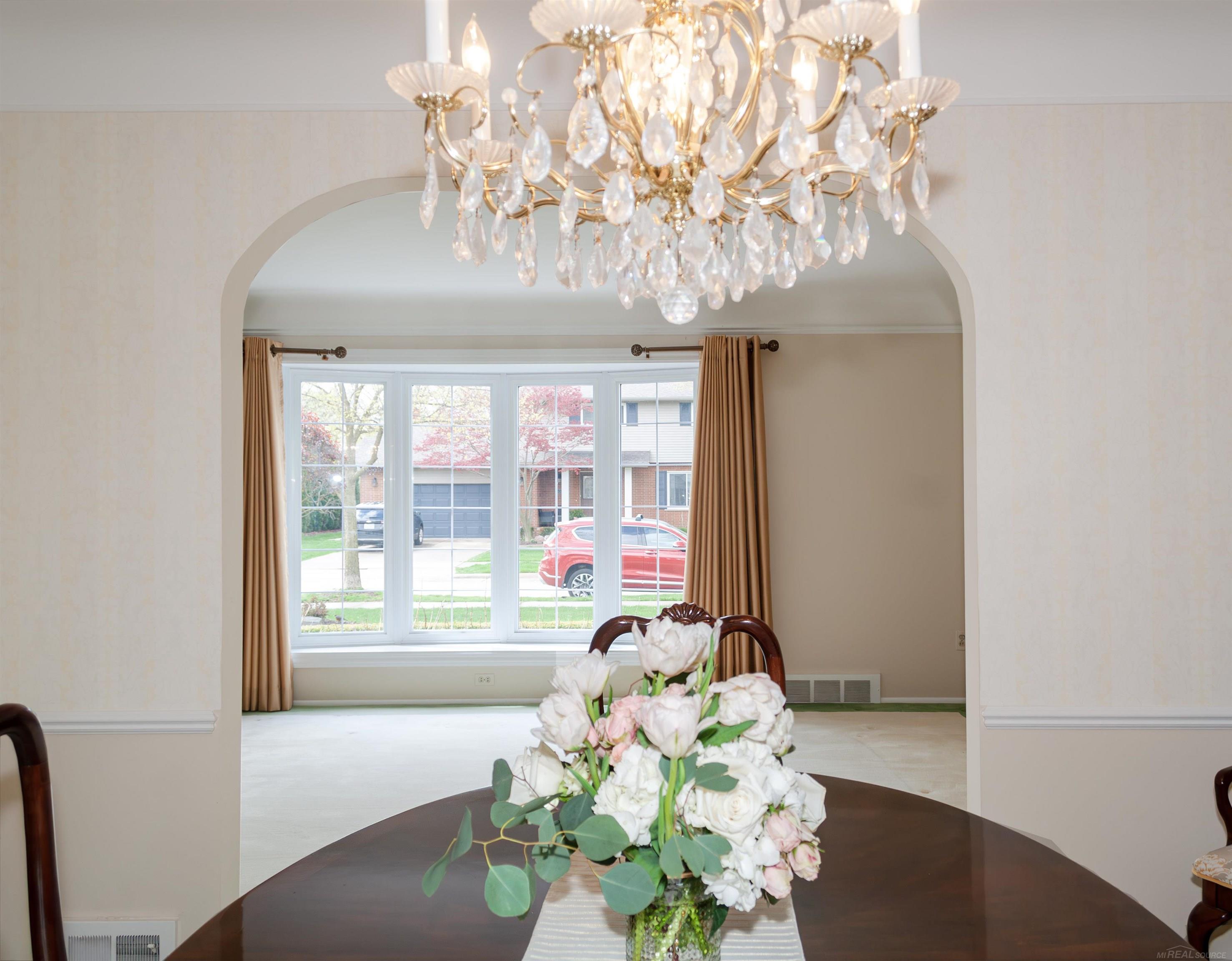 1010 Canterbury Road Grosse Pointe, MI 48236 - Photo 11 of 65 50108159-10.JPG