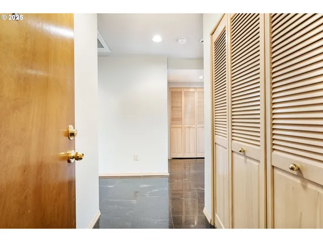 $290,000 | 14843 Northeast Sacramento Street, Unit 118, Portland, OR 97230