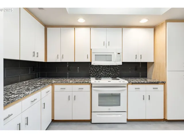 $290,000 | 14843 Northeast Sacramento Street, Unit 118, Portland, OR 97230