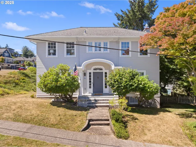 $650,000 | 677 17th Street, Astoria, OR 97103