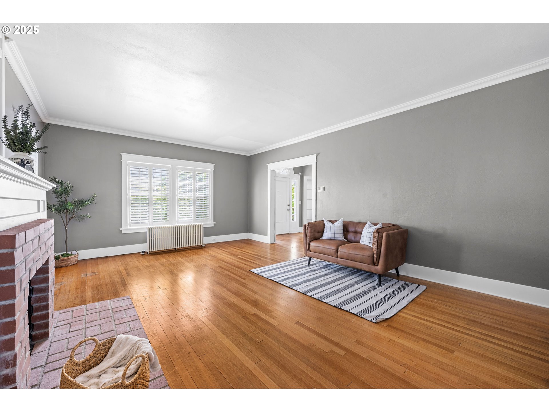 677 17th Street Astoria, OR 97103 - Photo 13 of 35 Living Room