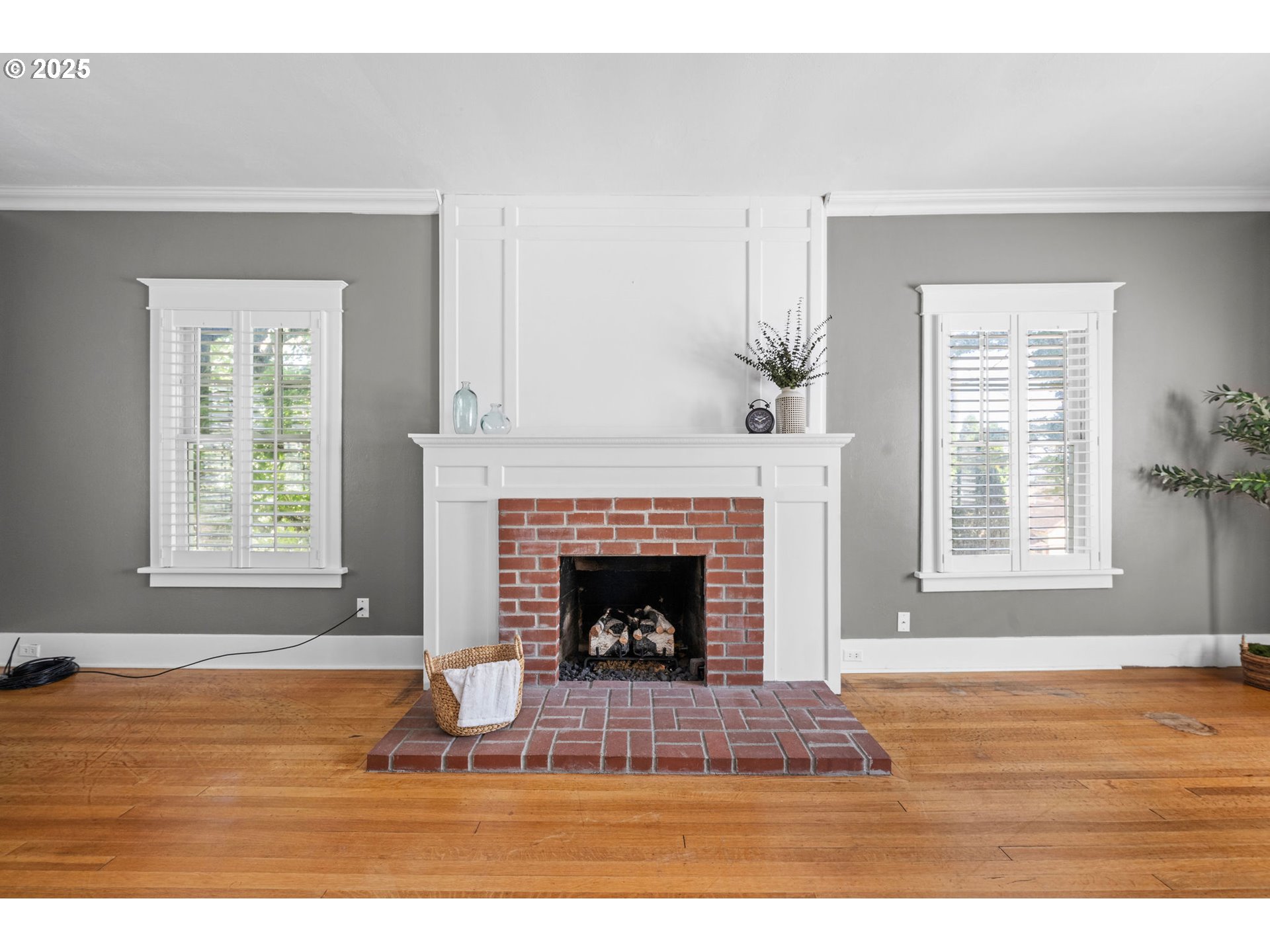 677 17th Street Astoria, OR 97103 - Photo 14 of 35 Living Room