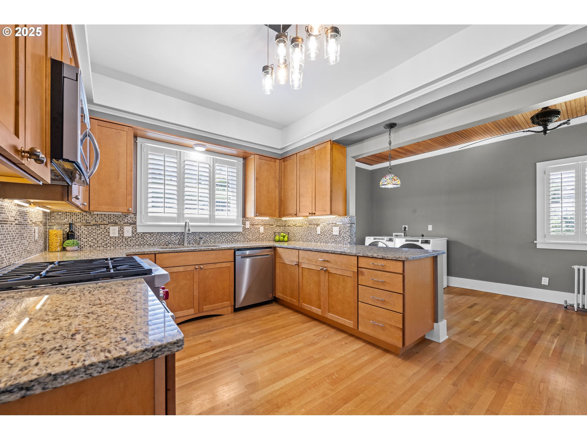677 17th Street Astoria, OR 97103 - Photo 17 of 35 Kitchen