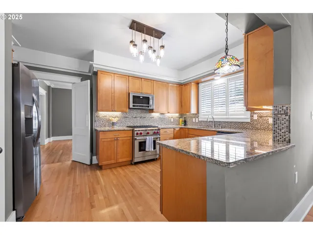 $650,000 | 677 17th Street, Astoria, OR 97103