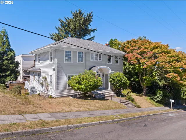 $650,000 | 677 17th Street, Astoria, OR 97103