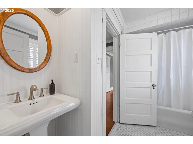 $650,000 | 677 17th Street, Astoria, OR 97103