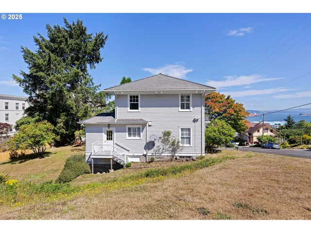 $650,000 | 677 17th Street, Astoria, OR 97103