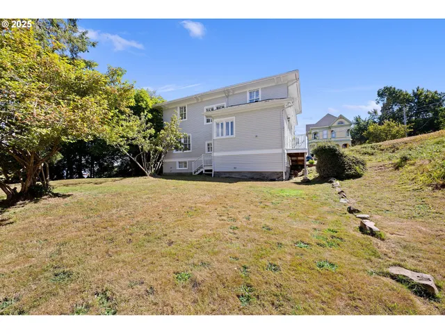 $650,000 | 677 17th Street, Astoria, OR 97103