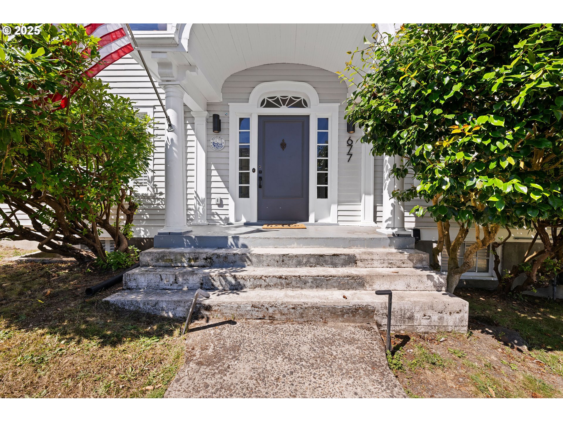677 17th Street Astoria, OR 97103 - Photo 9 of 35 Entrance/Foyer