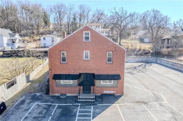 $995 | 825 5th Avenue, Unit 1, East McKeesport, PA 15035