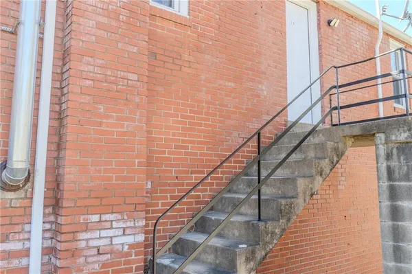 $995 | 825 5th Avenue, Unit 1, East McKeesport, PA 15035