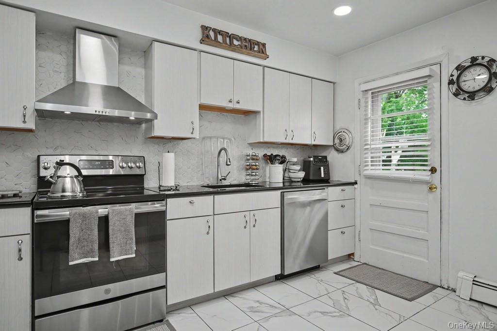 167 Kings Ferry Road Buchanan, NY 10511 - Photo 4 of 26 Kitchen featuring upgraded cabinetry, granite countertops and stainless steel appliances
