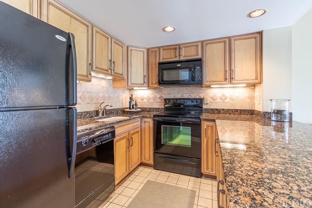 109 Emerald Ridge Road, Unit 42 Sapphire, NC 28774 - Photo 12 of 51 Gallery Image 12