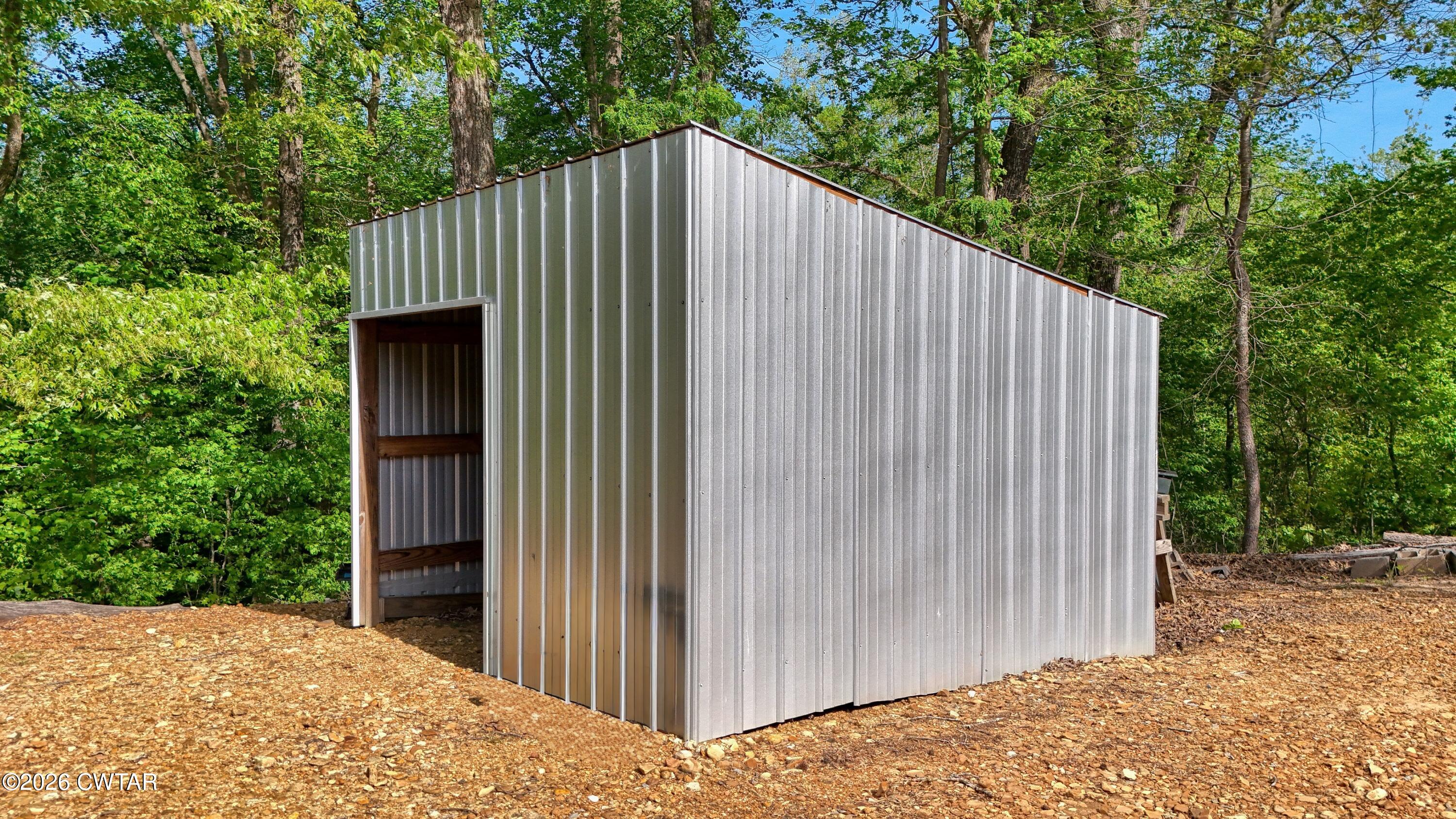 195 Coast Guard Road Buchanan, TN 38222 - Photo 32 of 34 a backyard of a house