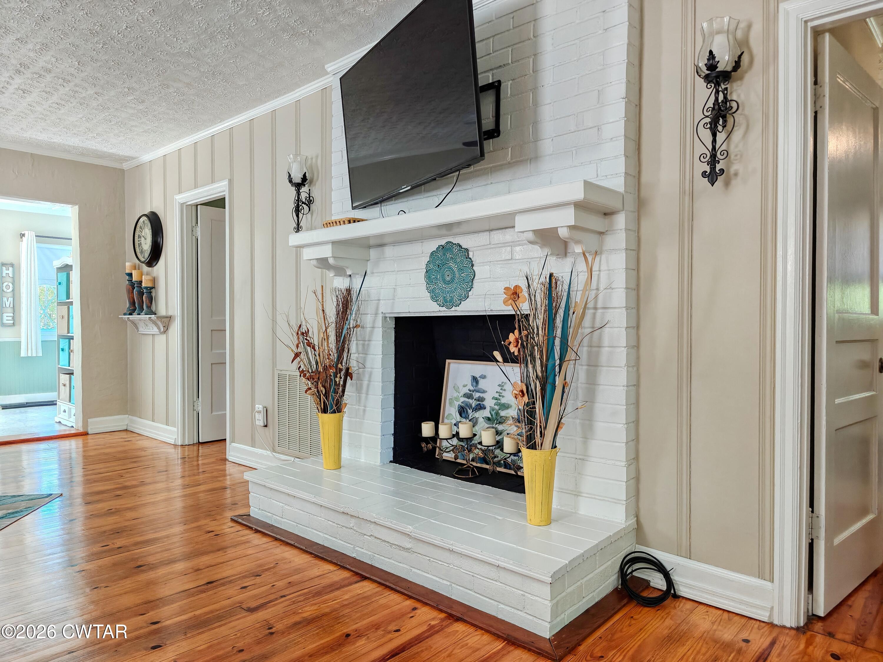 195 Coast Guard Road Buchanan, TN 38222 - Photo 10 of 34 a view of living room with furniture and flat screen tv