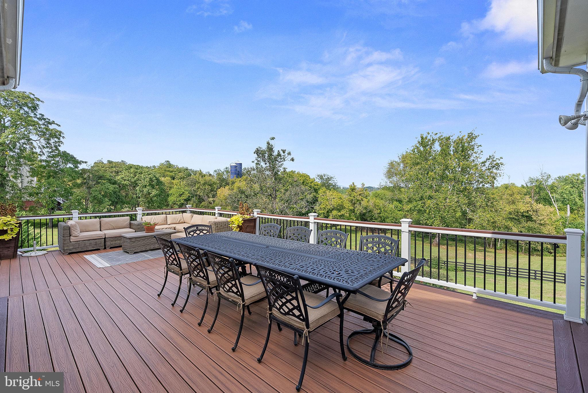 18604 Wild Raspberry Drive Purcellville, VA 20132 - Photo 27 of 44 Composite deck