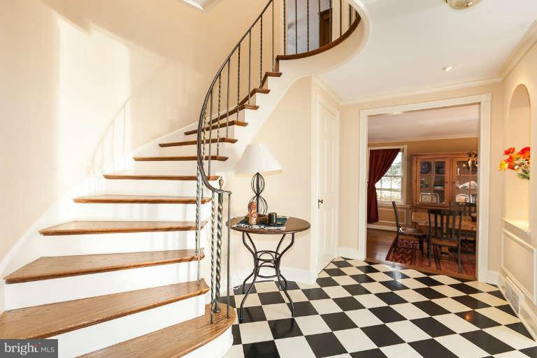 117 St Dunstans Road Baltimore, MD 21212 - Photo 8 of 28 Interior (General)