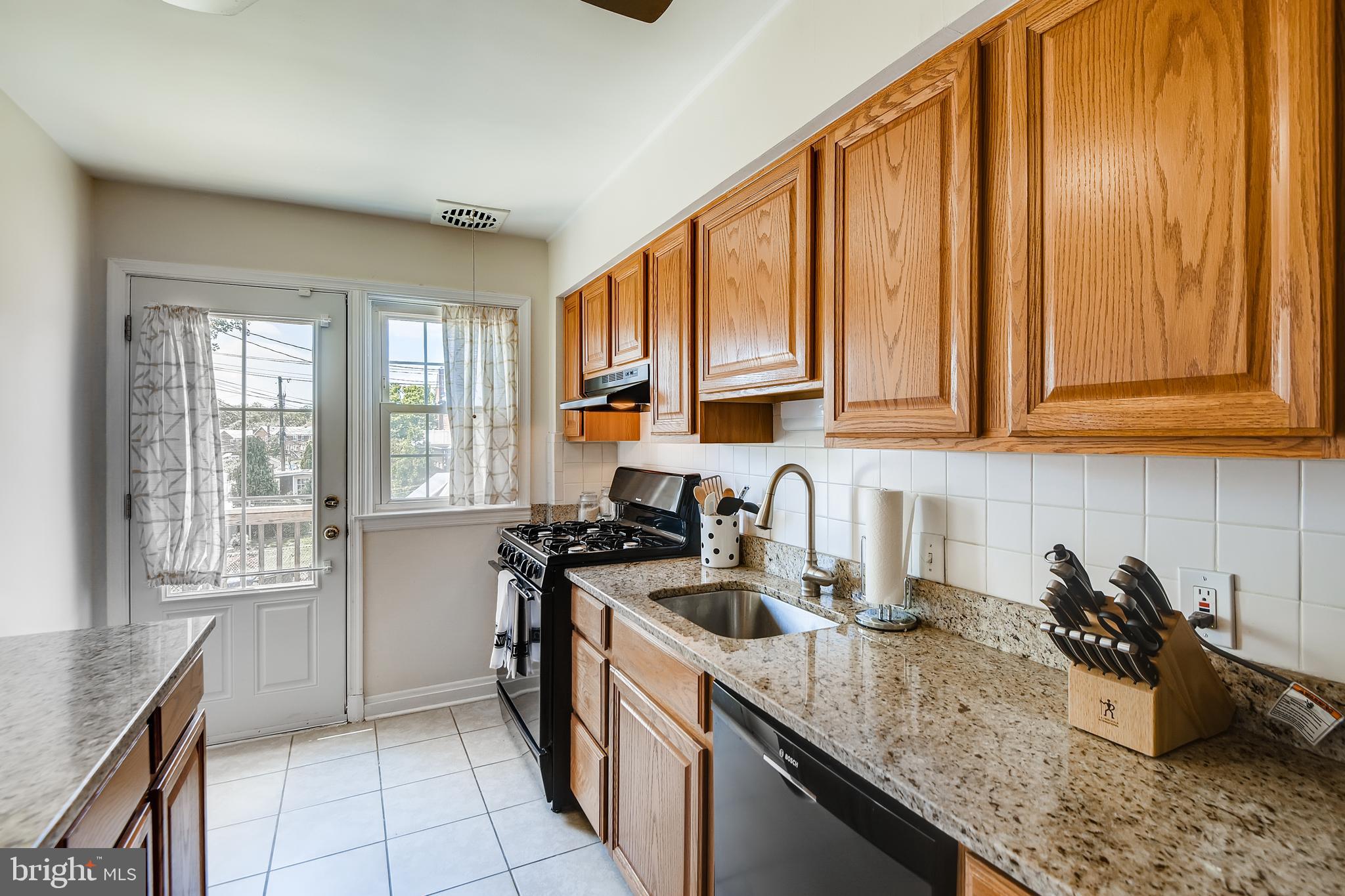 522 Academy Road Baltimore, MD 21228 - Photo 8 of 28