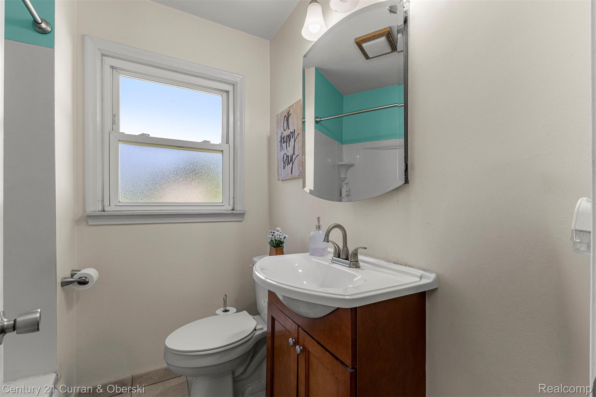 6141 North Gulley Road Dearborn Heights, MI 48127 - Photo 11 of 31 First floor full bath