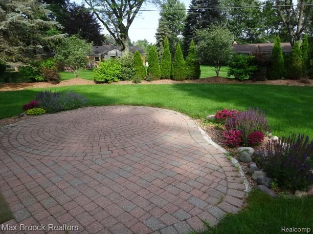 2750 Mohawk Lane Rochester Hills, MI 48306 - Photo 11 of 20