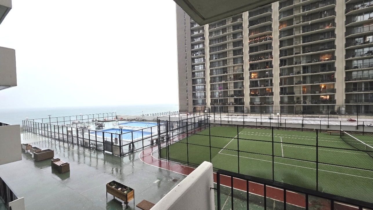 6033 North Sheridan Road, Unit 5G Chicago, IL 60660 - Photo 15 of 24 a view of balcony with window