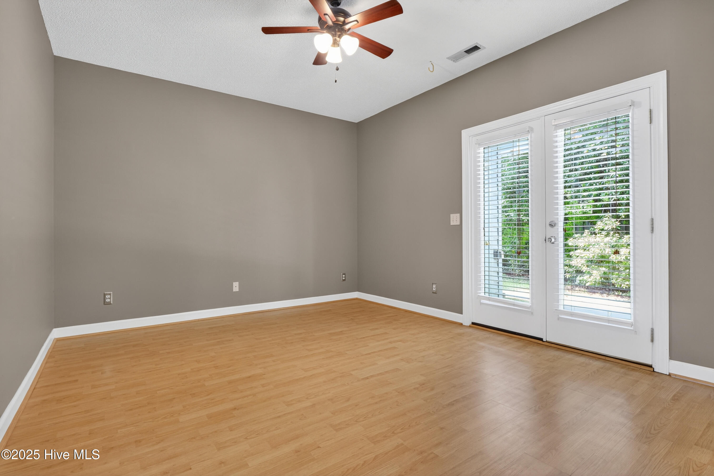 321 South Kerr Avenue, Unit 151 Wilmington, NC 28403 - Photo 15 of 27 015_011_p2244884_596