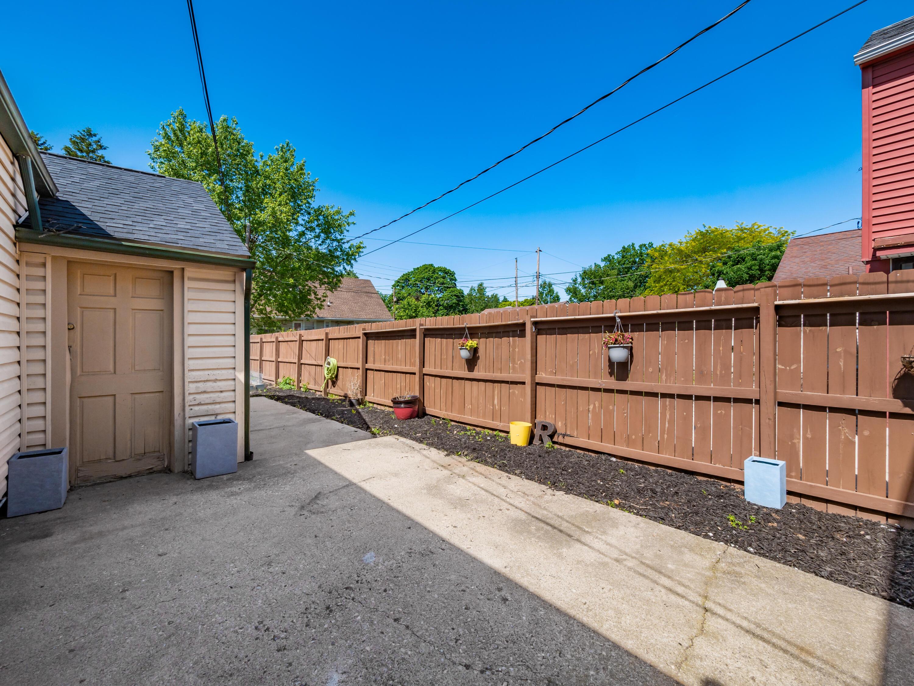 3032 Wicklow Road Columbus, OH 43204 - Photo 25 of 34 HUGE PATIO AND WOODEN PRIVACY FENCE!