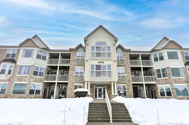 $235,500 | 6995 South Riverwood Boulevard, Unit 210, Franklin, WI 53132